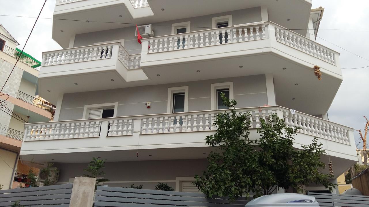 & Ardian-mandi Sarande-albania