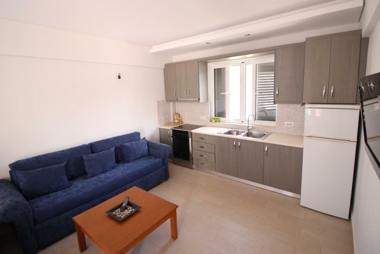 & Ardian-mandi Sarande-albania * Sarande