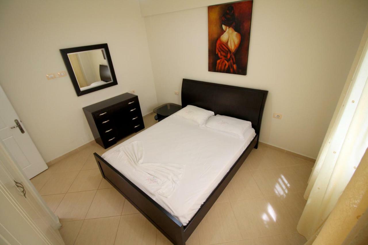 & Ardian-mandi Sarande-albania * Sarande
