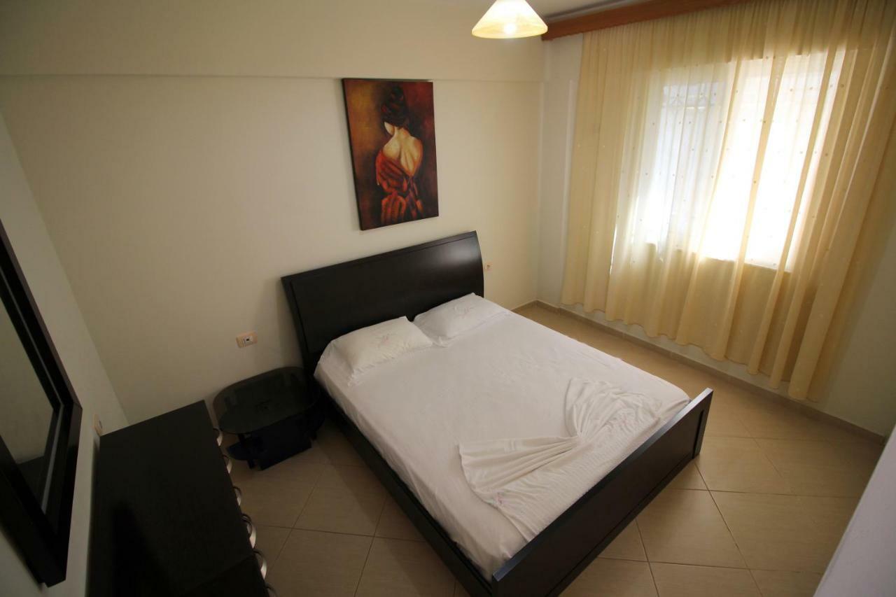 & Ardian-mandi Sarande-albania